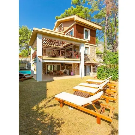 Dom wakacyjny Gocek'te Deniz Ve Orman Manzarali 4+2 Emir *