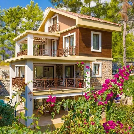 Göcek'te Deniz Ve Orman Manzaralı 4+2 Emir * Göcek