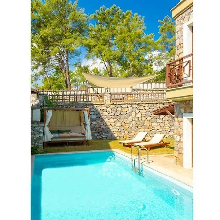 Göcek'te Deniz Ve Orman Manzaralı 4+2 Emir * Göcek