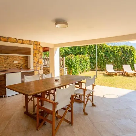 Tatil Evi Göcek'te Deniz Ve Orman Manzaralı 4+2 Emir Göcek