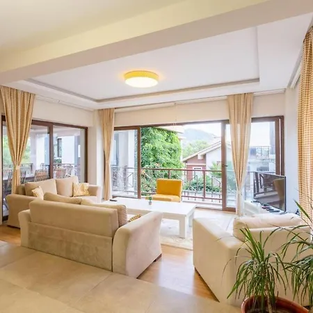 Göcek'te Deniz Ve Orman Manzaralı 4+2 Emir *