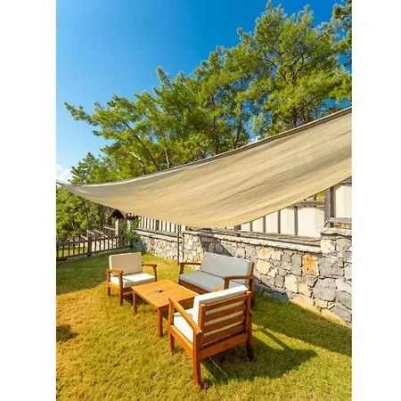 Göcek'te Deniz Ve Orman Manzaralı 4+2 Emir Tatil Evi