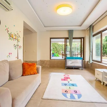 Tatil Evi Göcek'te Deniz Ve Orman Manzaralı 4+2 Emir