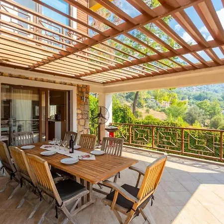 Göcek'te Deniz Ve Orman Manzaralı 4+2 Emir * Göcek